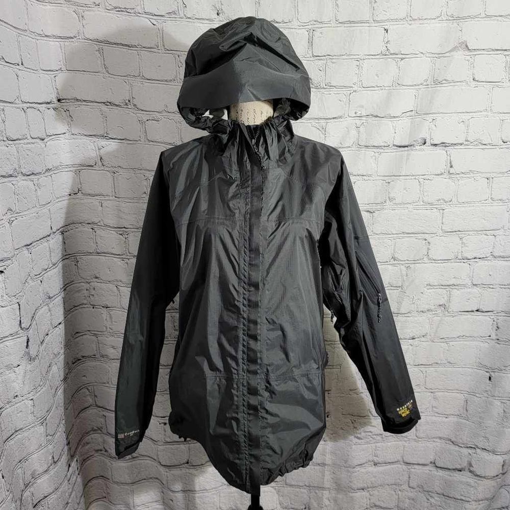Reposh. Got a different color! Mountain Hardwear large black outdoor jacket